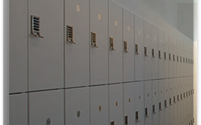 Uso de lockers con cerraduras electrónicas en coworkings